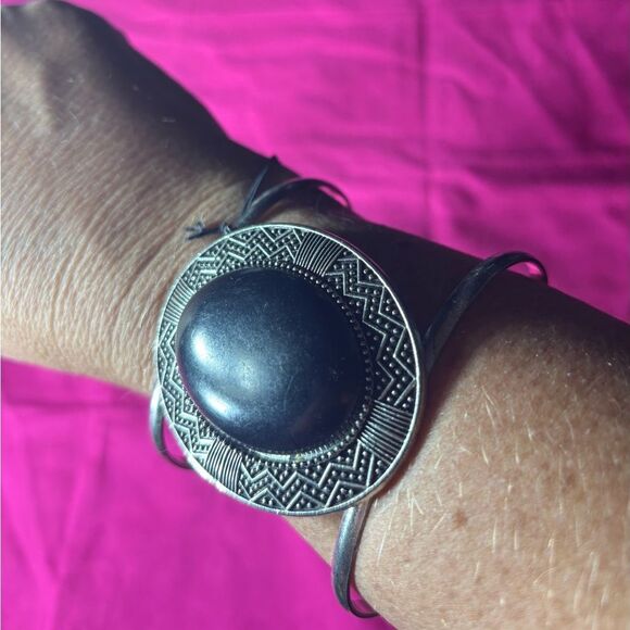 New! Paparazzi Jewelry Adjustable Cuff Bracelet New with Tags - Picture 4 of 4
